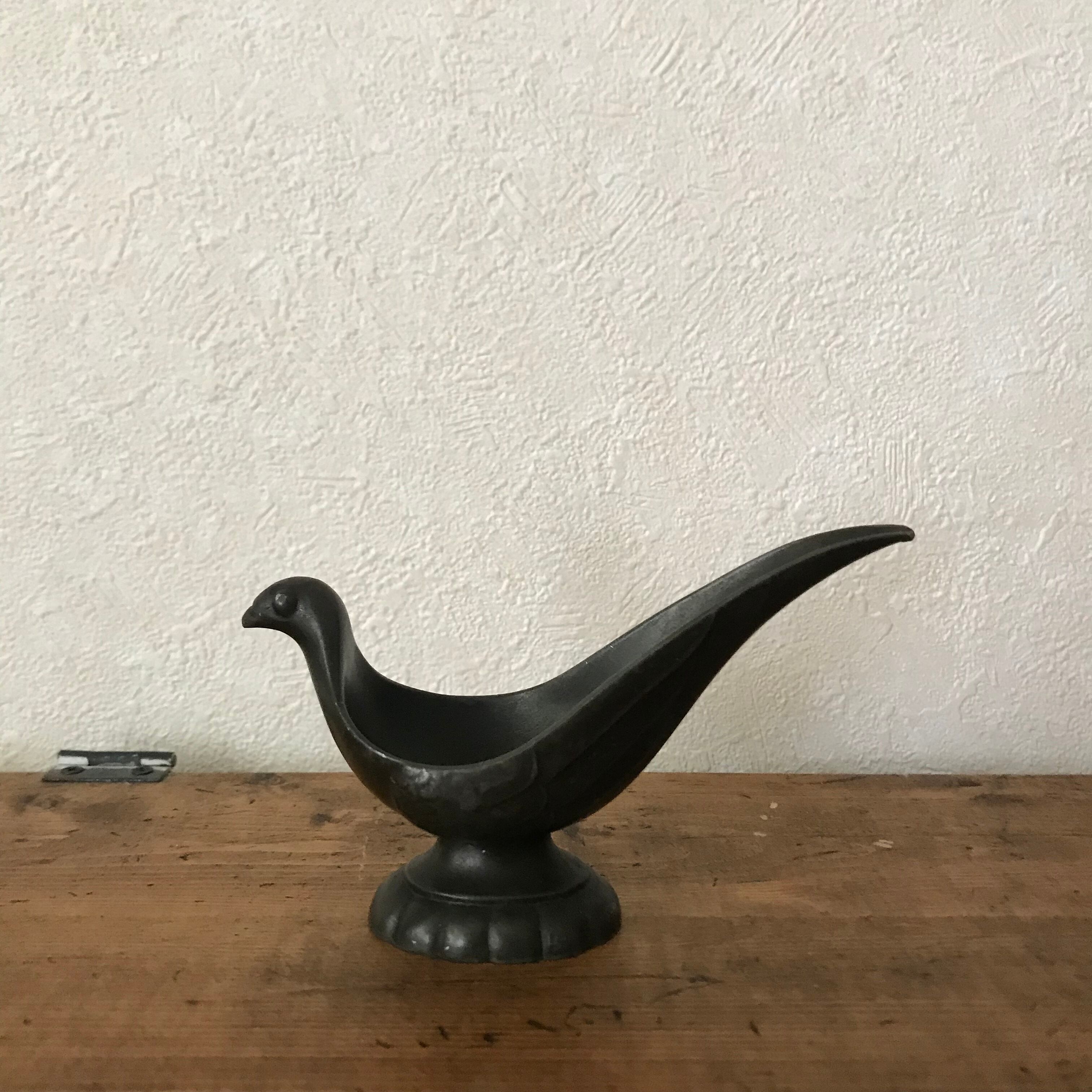 金属の鳥のトレイ