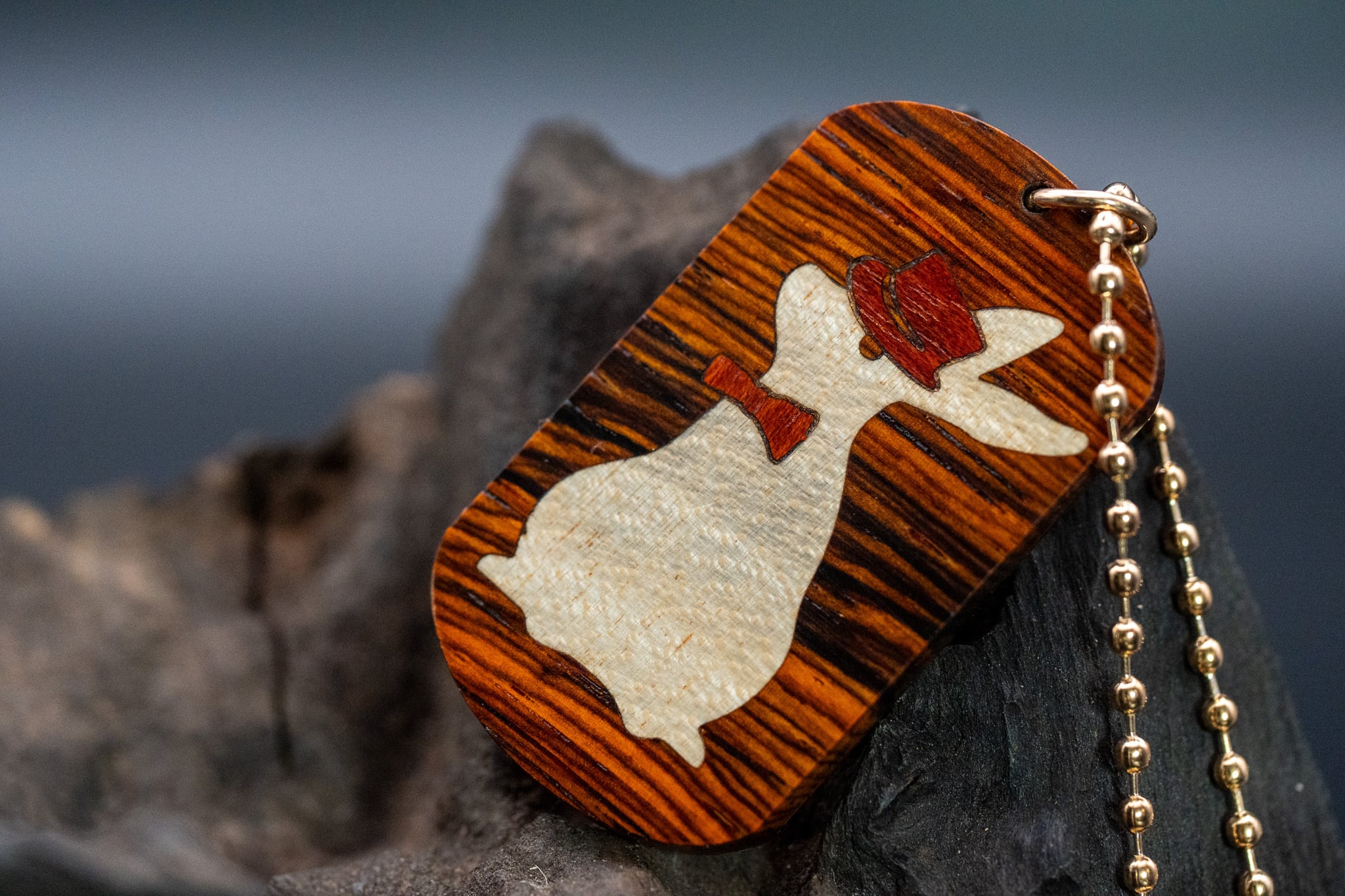 【 エスニックなローズウッド 】ココボロ ドッグタグ 象嵌 三月ウサギ