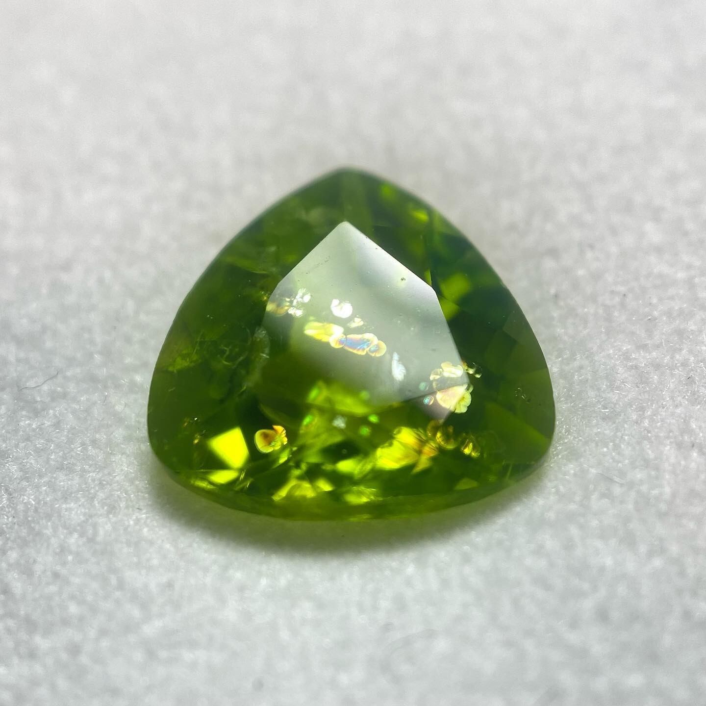 蓮の葉生える太陽の石 リリーパッドペリドット