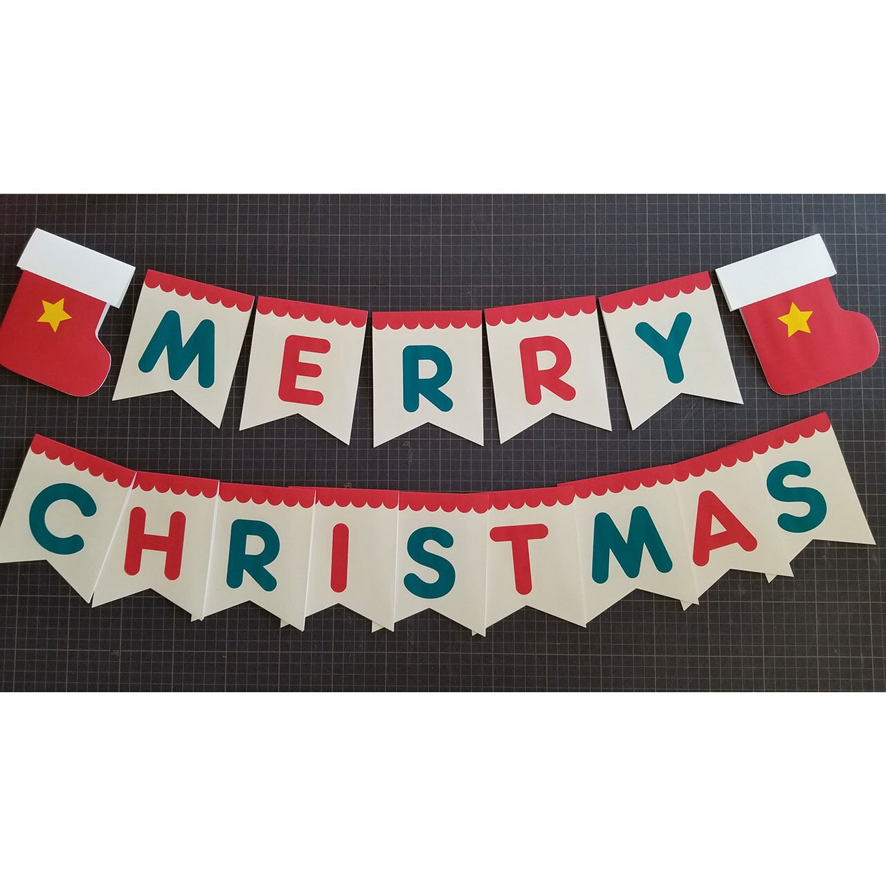 サンタの赤いブーツとMERRY CHRISTMASのフラッグガーランド素材