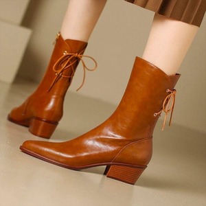 【送料無料】 ブーツ 2色 革靴 靴 シューズ チャンキーヒール ポインテットゥ 編み上げ レースアップ 靴ひも リボン レザー エレガント 可愛い 大人可愛い きれいめ シンプル カジュアル シック コンサバ 華やか 大人 上品 おしゃれ 無地 冬 レディース 女性用 30代 40代 デート お出かけ 女子会 お呼ばれ 休日 お茶会 授業参観 垢抜け デイリーユース 普段使い ファッション 定番 ブラック ブラウン 秋カラー ニュアンスカラー