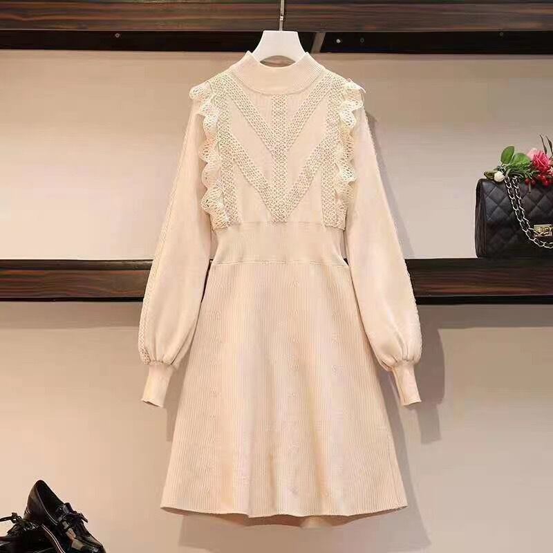 膝丈ニットワンピース