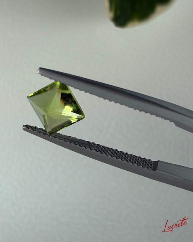 Peridot 1.55ct｜天然ペリドット【LE-0090】