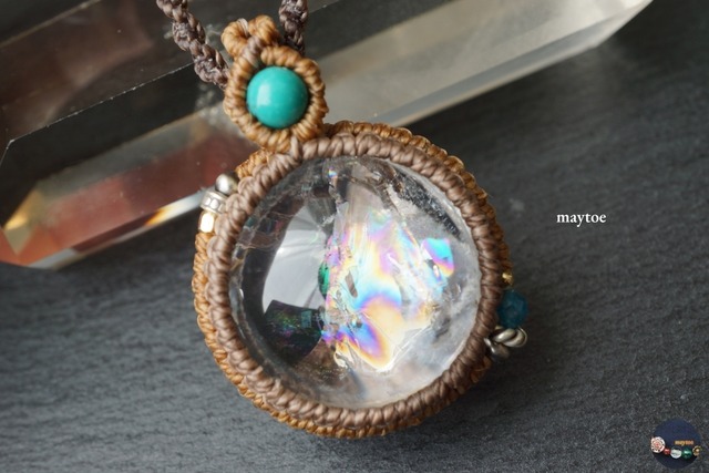 レインボー水晶(アイリスクォーツ)のマクラメネックレス ~港町~