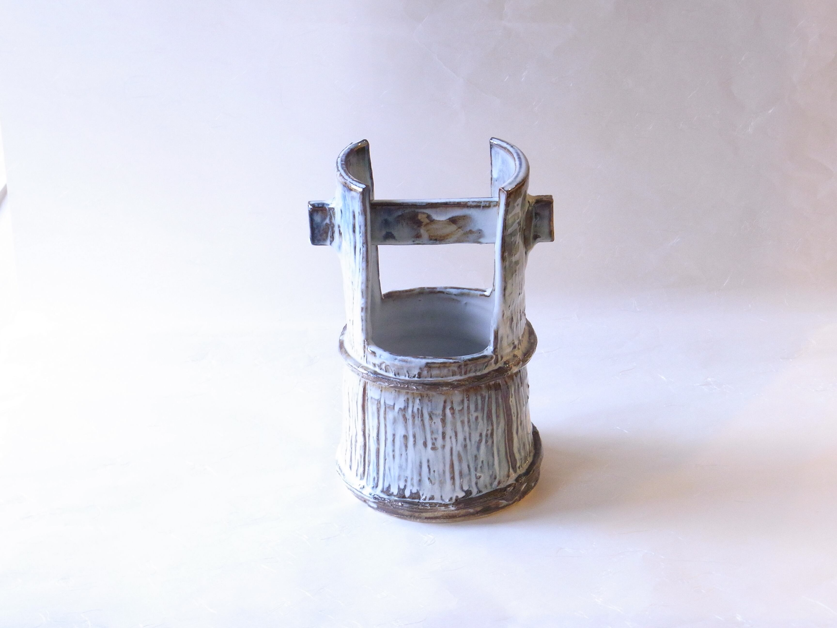 美濃焼 鉄釉白掛け 桶型花瓶 | 小林漆陶