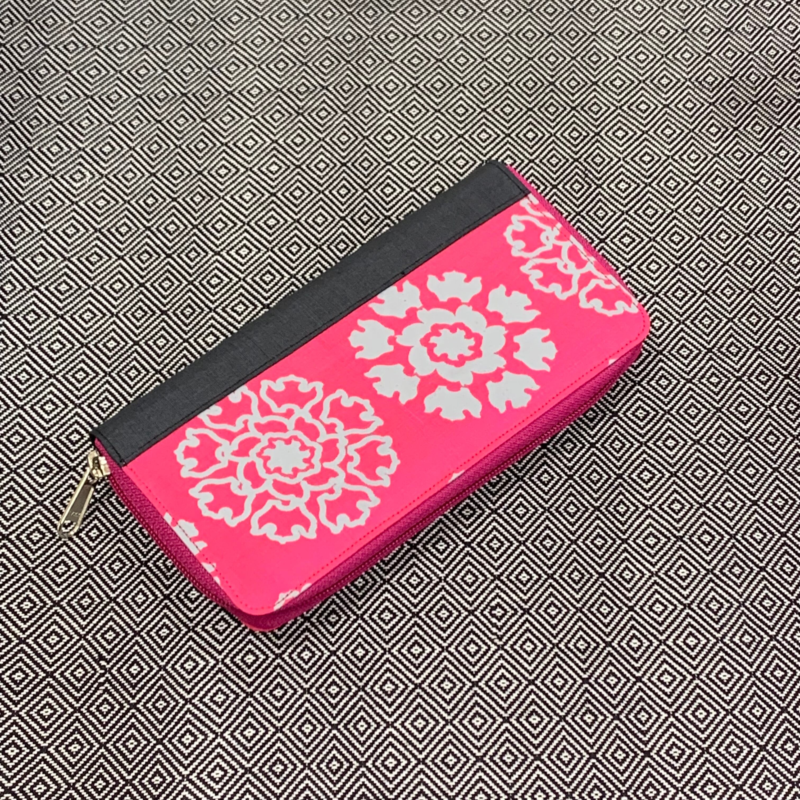 【完売御礼】春財布 シルク財布 ピンク ギフト プレゼント カンボジアシルク シルク ソウタカンボジアシルク