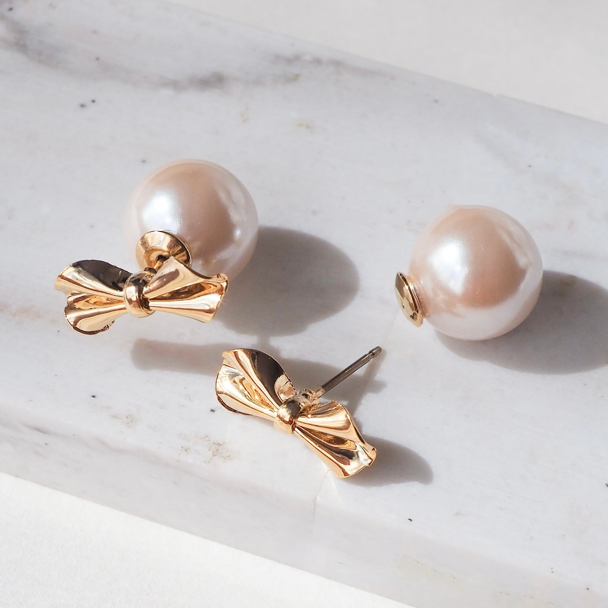 前後2way 大人かわいいリボンピアス パールキャッチ付き | MELEE