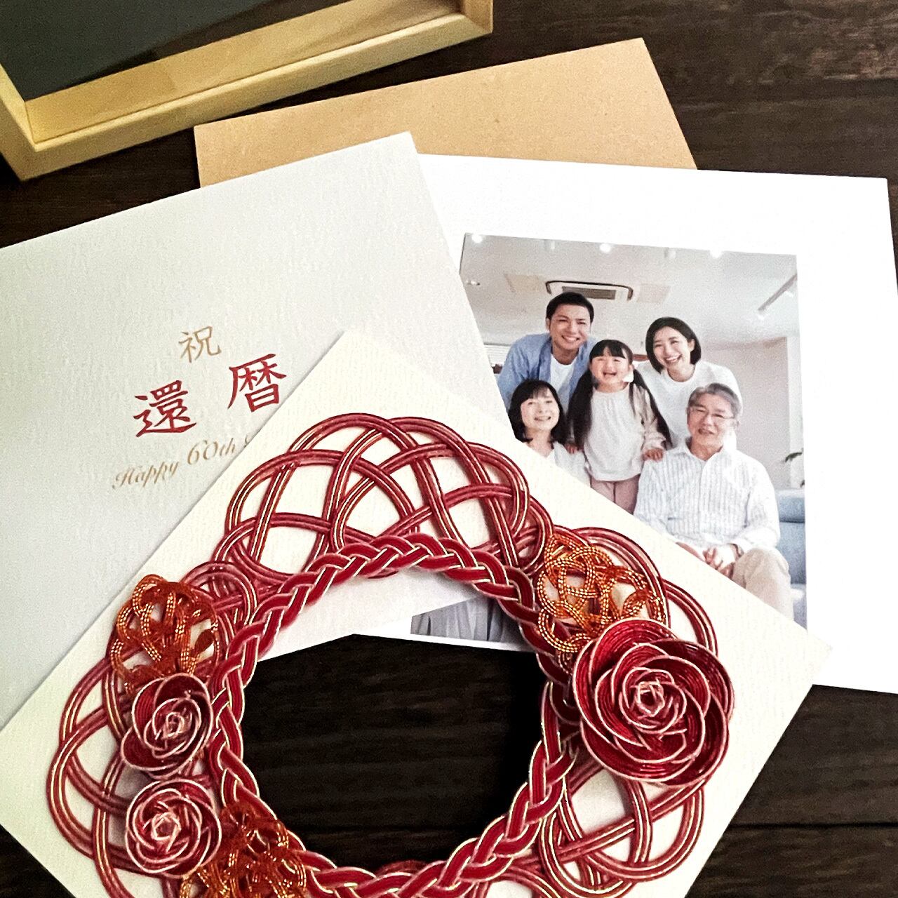 水引お祝いフレーム 赤いバラ｜還暦・ルビー婚祝い・名入れギフト | 紙