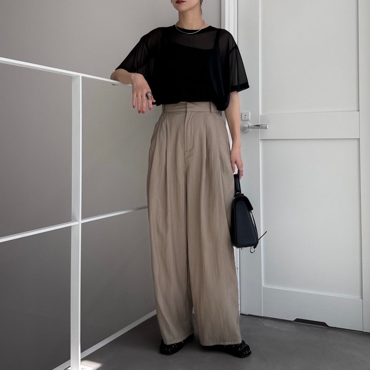 sideslit sheer tee/black