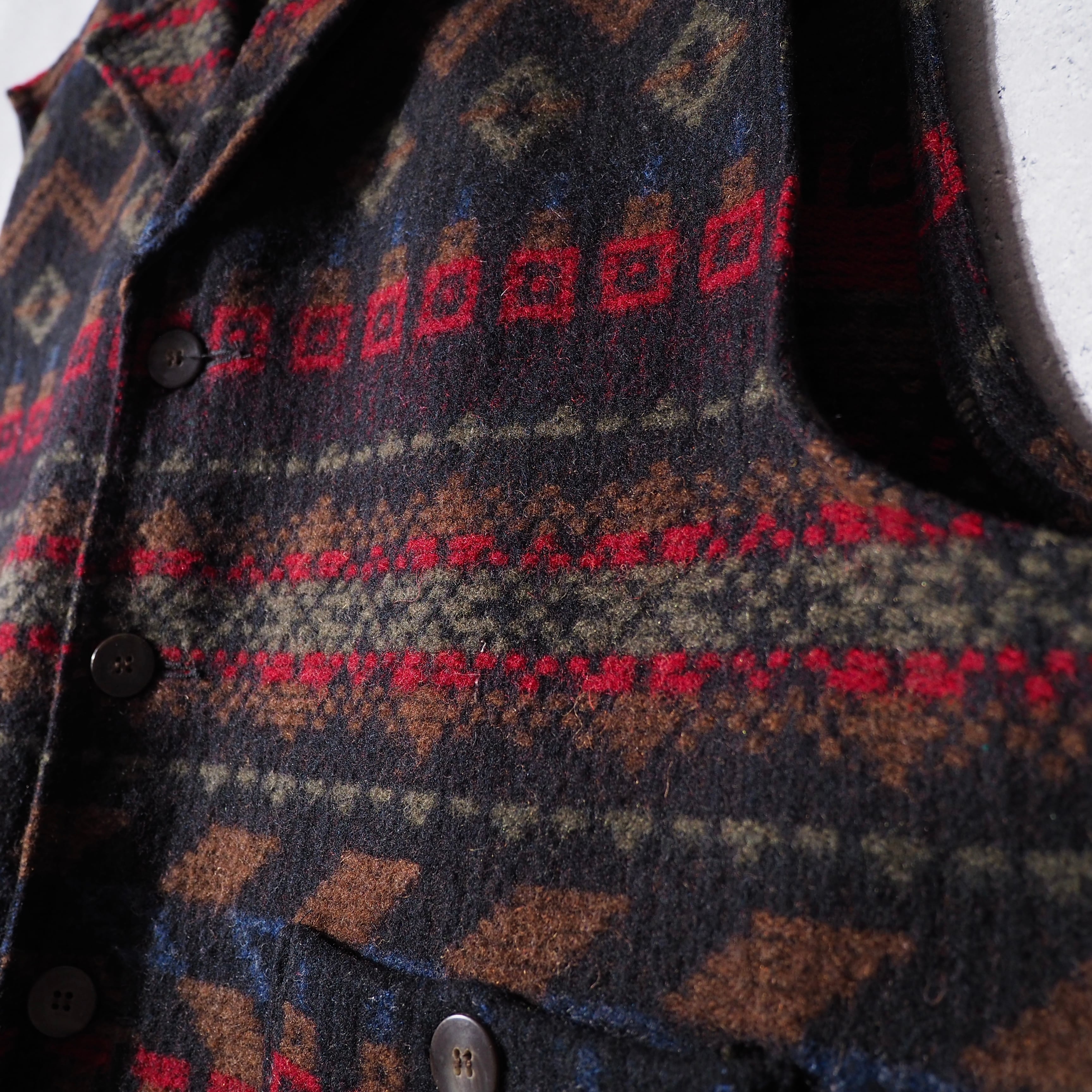 ” WOOLRICH ” Beautiful Nordic Ethnic Embroidery vintage vest (made in Usa)