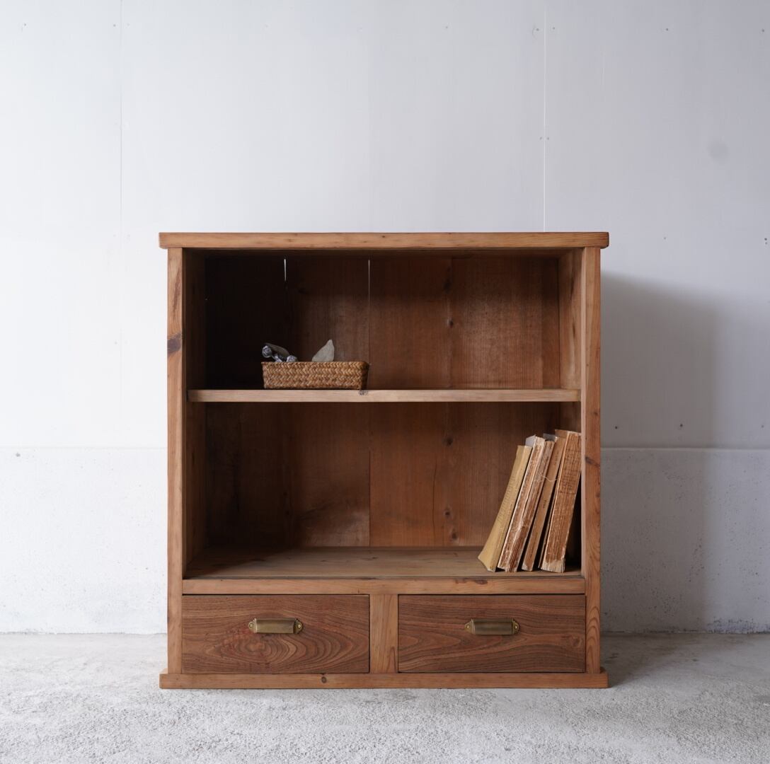 引き出しのついた木製棚