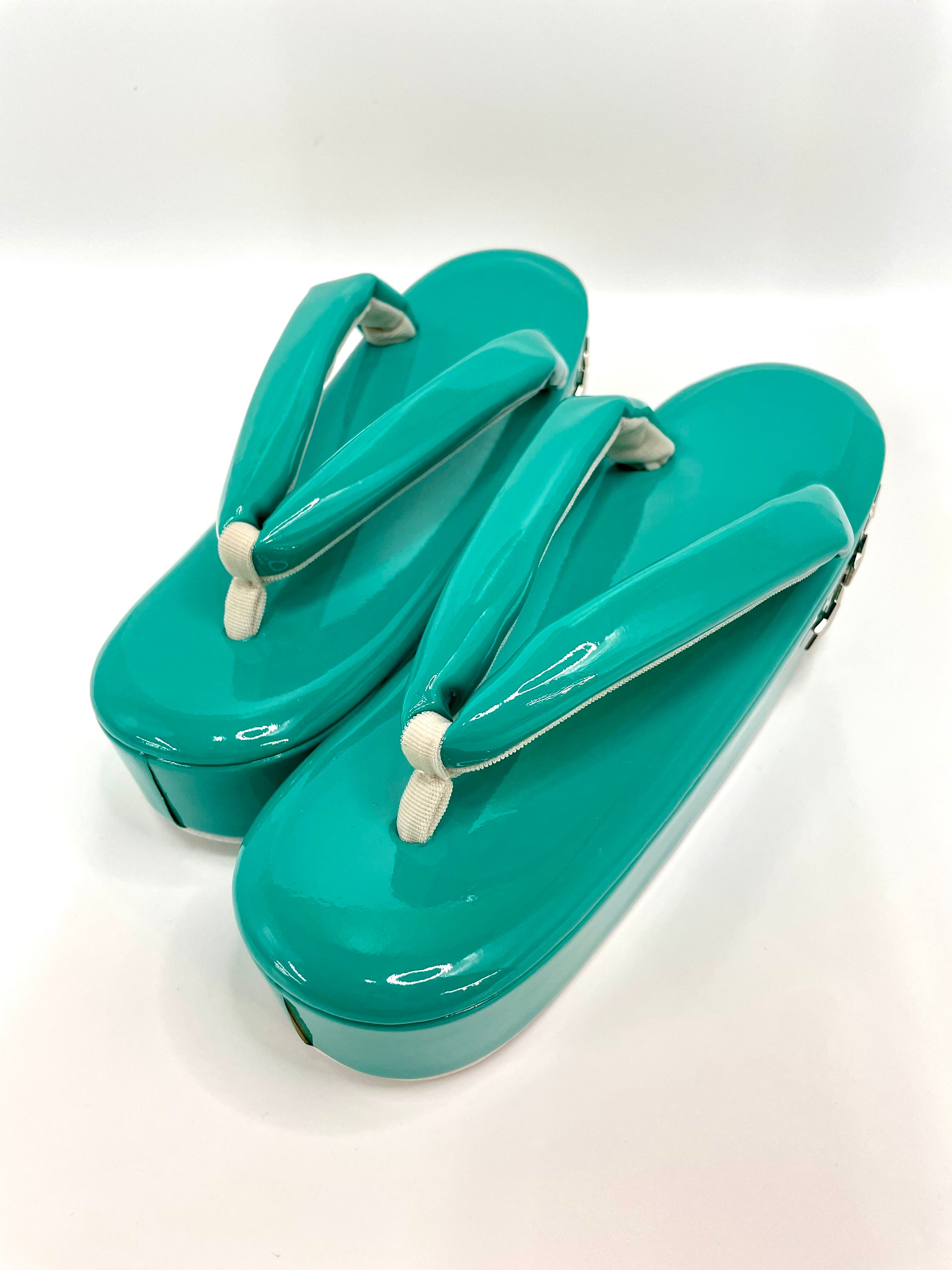 草履 【スタッズ草履】エメラルドグリーン | 加花 KAHANA 公式