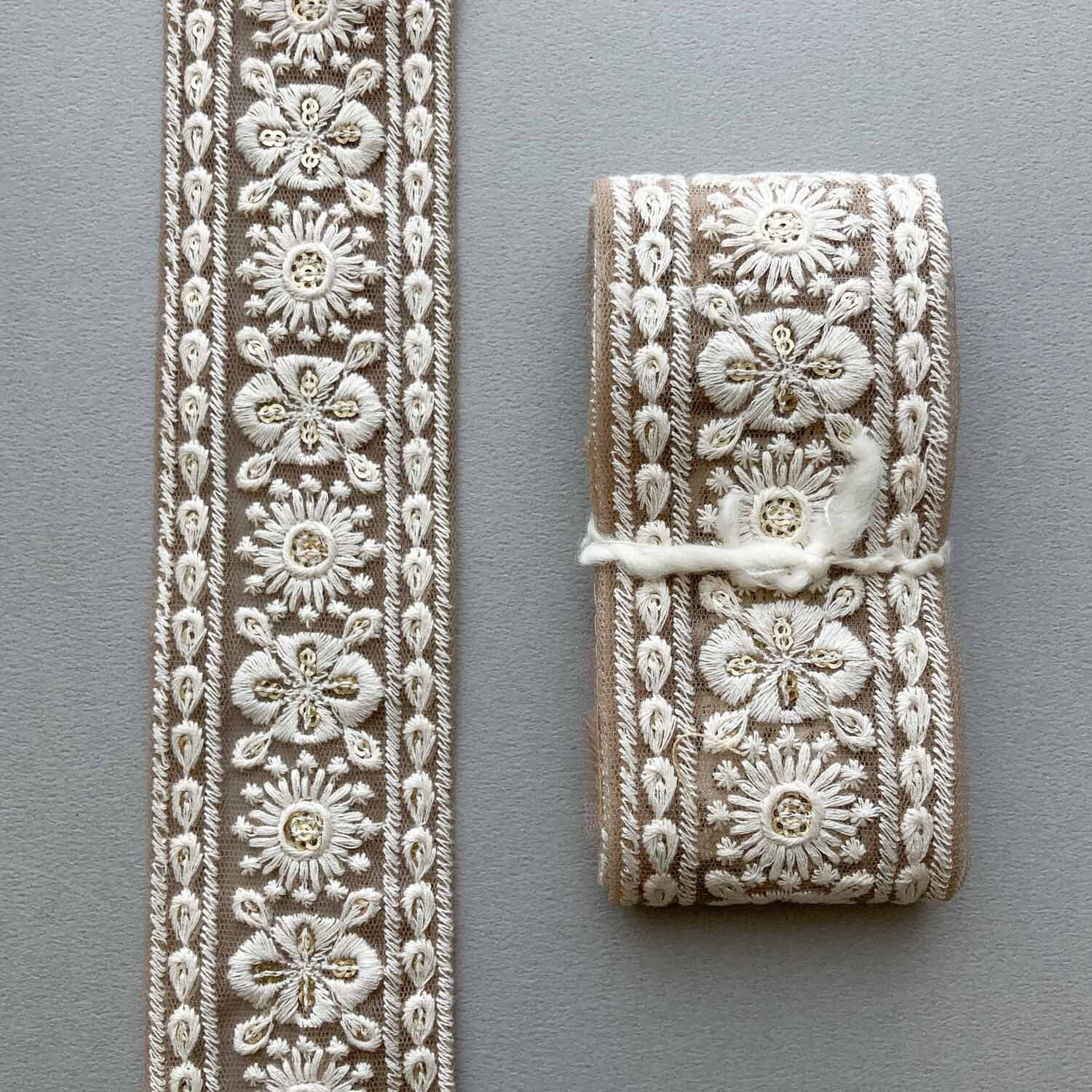 再入荷〉白いお花としずく縁の刺繍チュールリボン（1mカット） | Dua