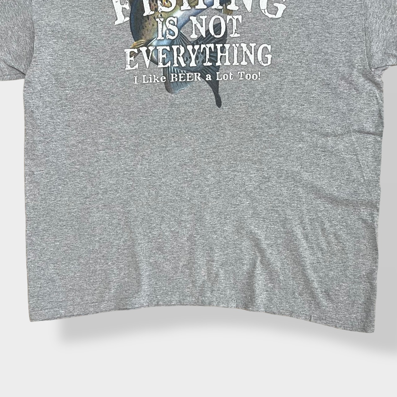 【GILDAN】プリント Tシャツ 魚 fishing 釣り ロゴ イラスト 半袖 X-LARGE グレー US古着