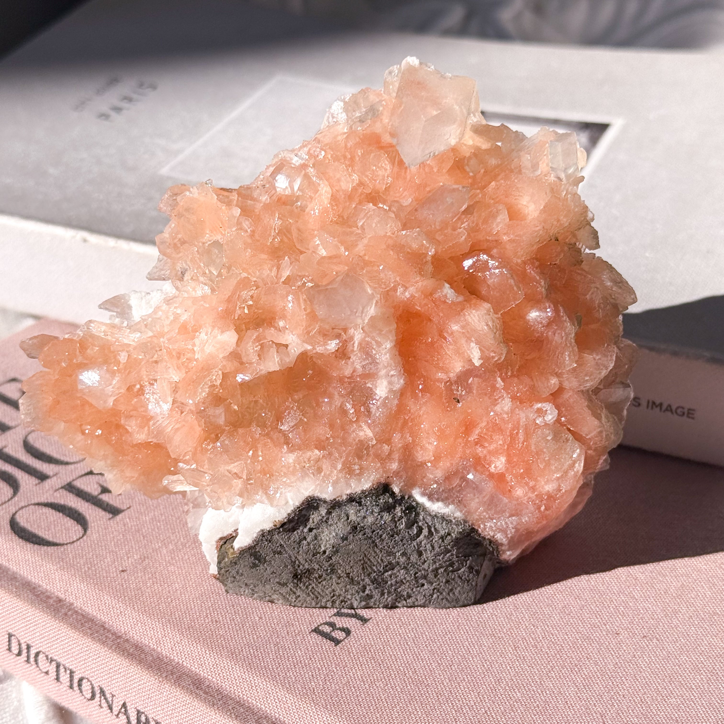 スティルバイト | FLUXY - 天然石と鉱物のお店 フラクシー