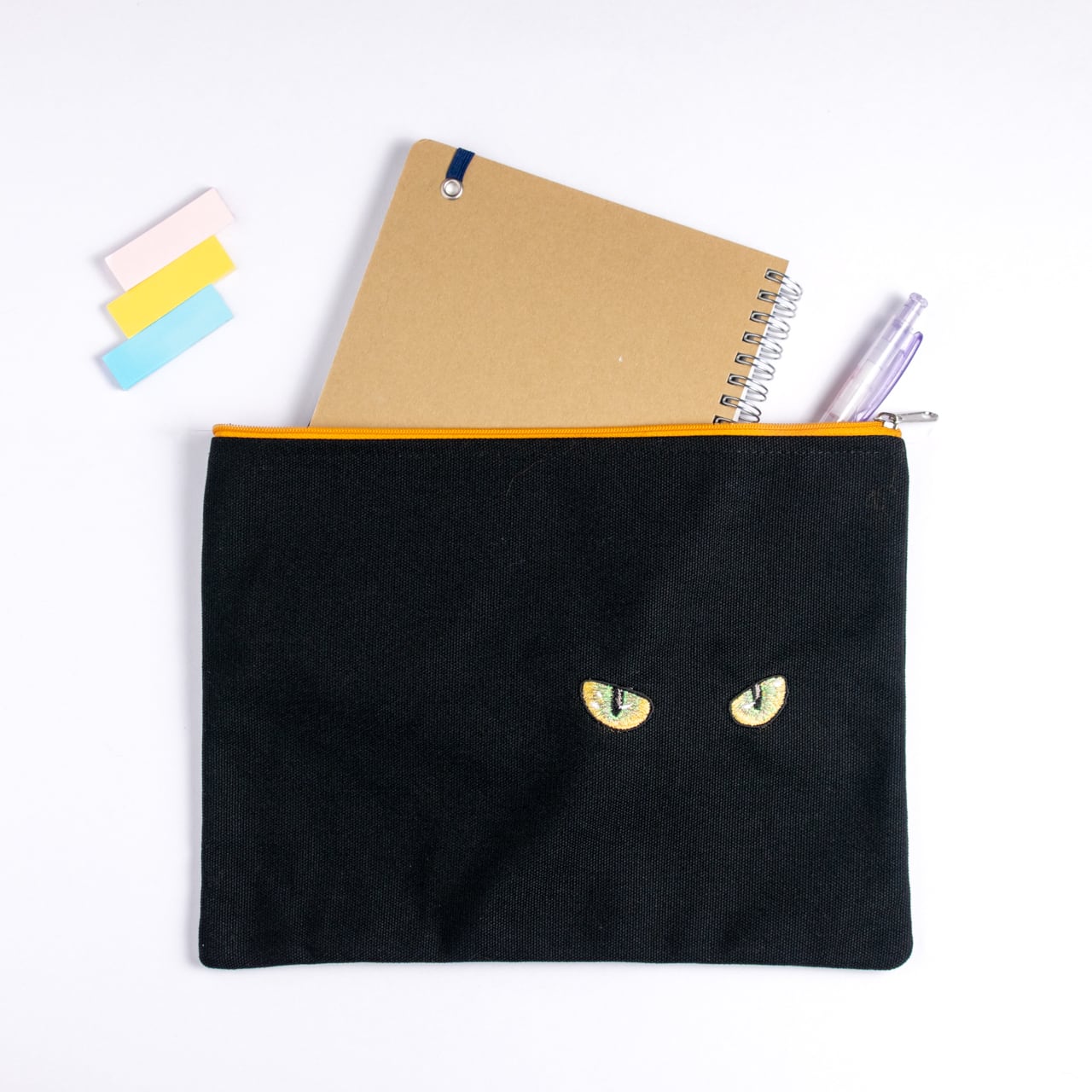 魅惑の黒猫 猫の瞳の名入れ刺繍ポーチ | コイトネコ