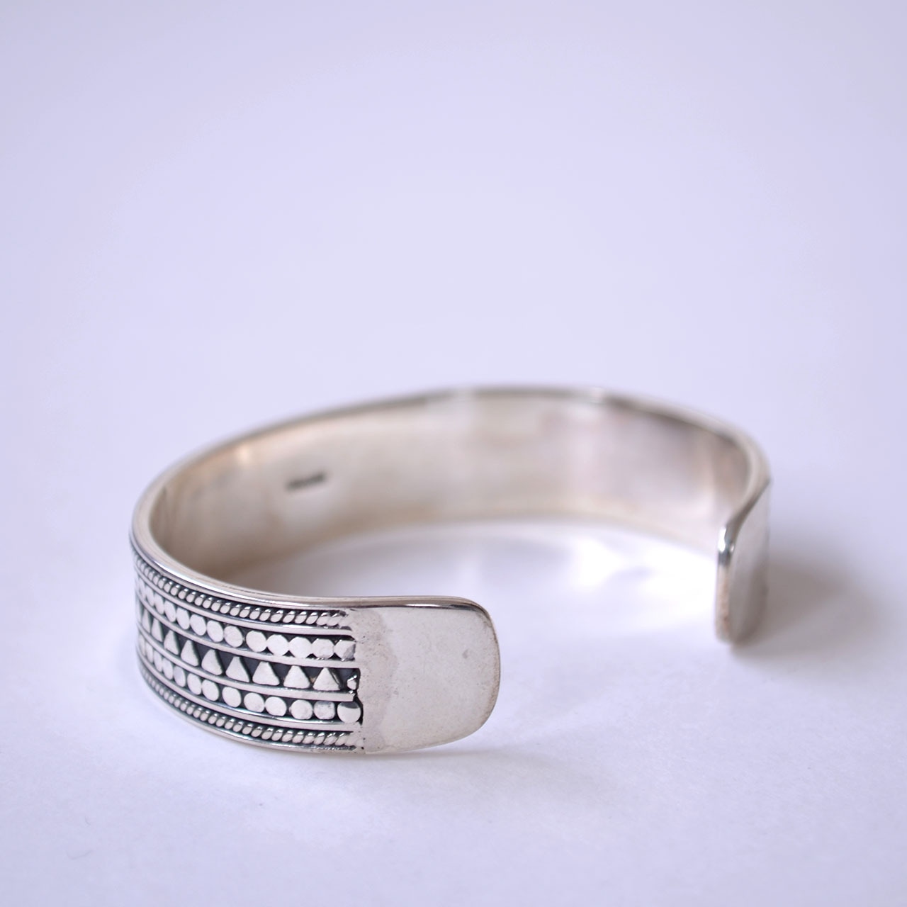Narrow Armadilo Tri Bangle (メンズ)