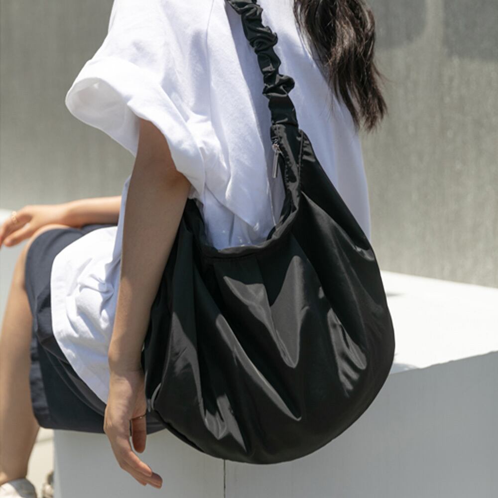 ナイロンショルダーバッグ ｜OUAT風 トートバック 大きめ 肩掛けバック  