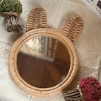 うさぎの耳の形が可愛いラタンミラー