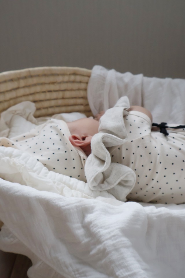pile frill bib