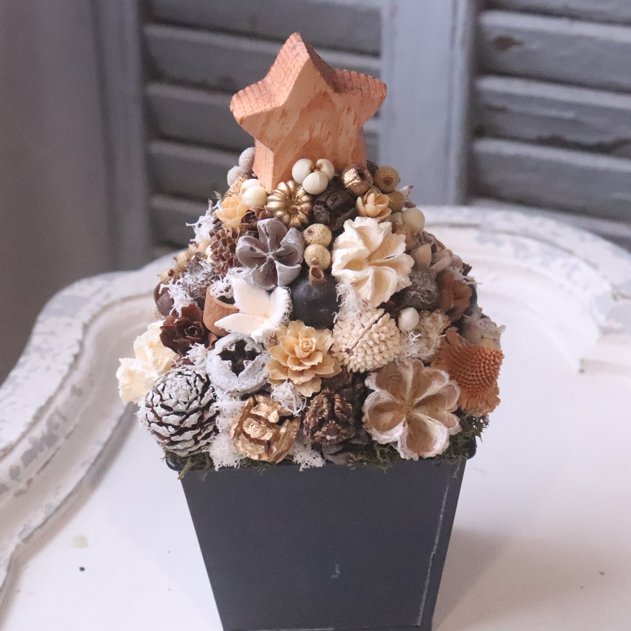 木の実ツリーM　1点もの｜木の実の小さなクリスマス飾り　木の実いっぱい　冬のナチュラルインテリア　プレゼント　推し活におすすめ　