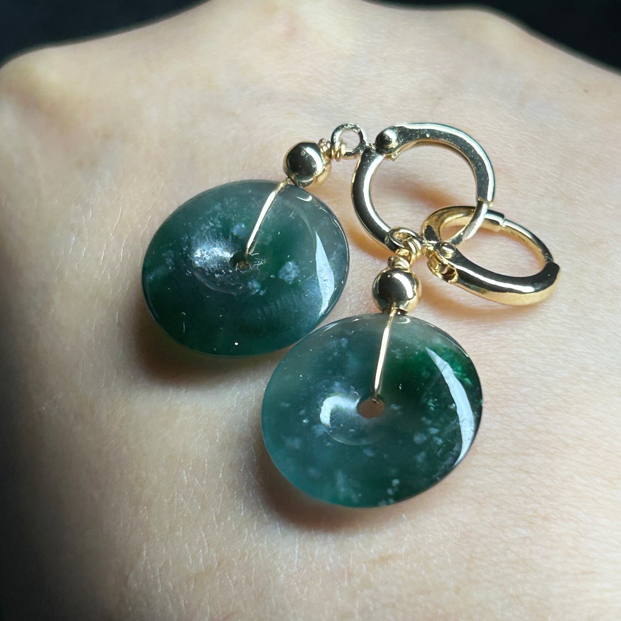 本翡翠ピアス グァテマラ産 氷ヒスイ 無含侵 無着色 平安玉璧 | FARBE 