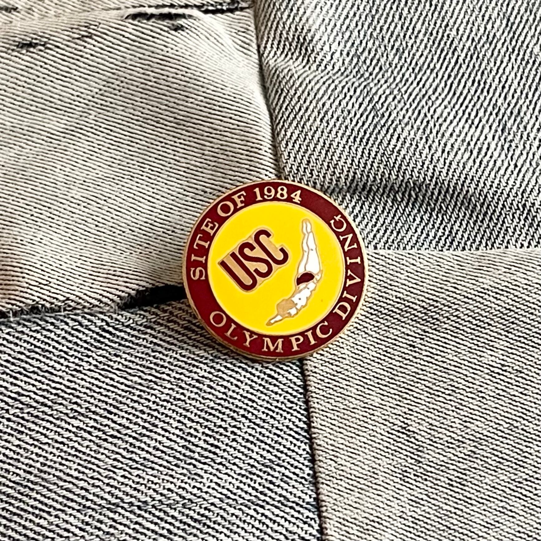 【Good】『USC』 ピンバッジ