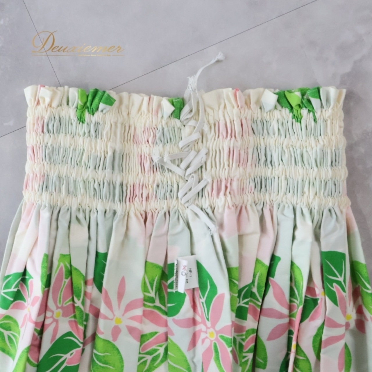 フラダンス 衣装 パウスカート ホワイト系 エムエムジェイ 日本製 ティアレ柄 モンステラ柄 ハワイアンプリント アロハ フラ ダンス レッスン 練習 シングル スカート フレア 華やか 鮮やか かわいい おしゃれ 明るい 軽やか グリーン系 ピンク系 白 黄緑 緑 ピンク パウスカート かわいい スカート フラダンス衣装 ダンスレッスン ハワイアンスカート 明るい色合い カジュアル レディース 女性用 おしゃれ衣装