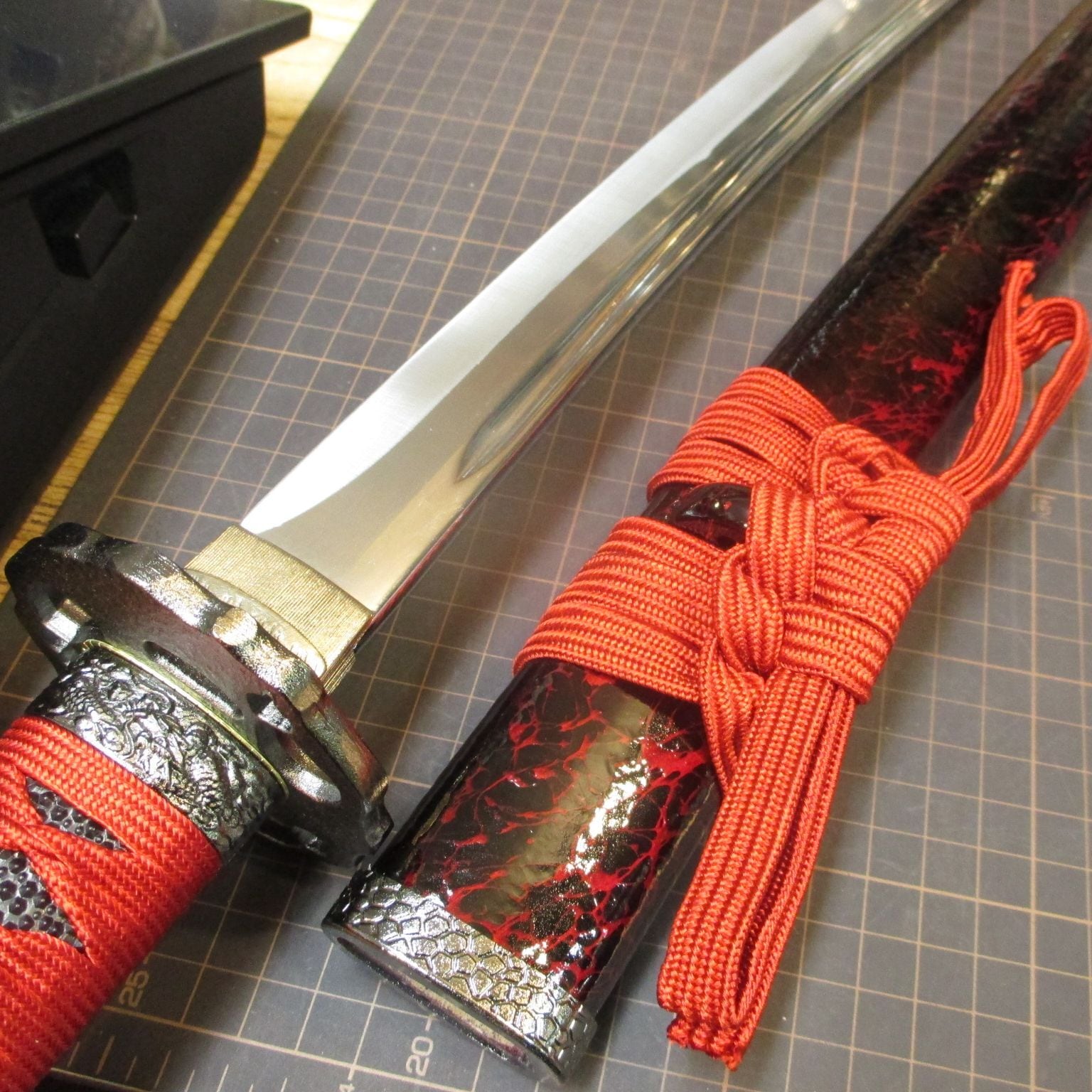 【赤血の侍】石洗模様スチールコイル模様の侍刀 古兵器 武具 刀装具 日本刀 伊勢千子村正 | 武装商店