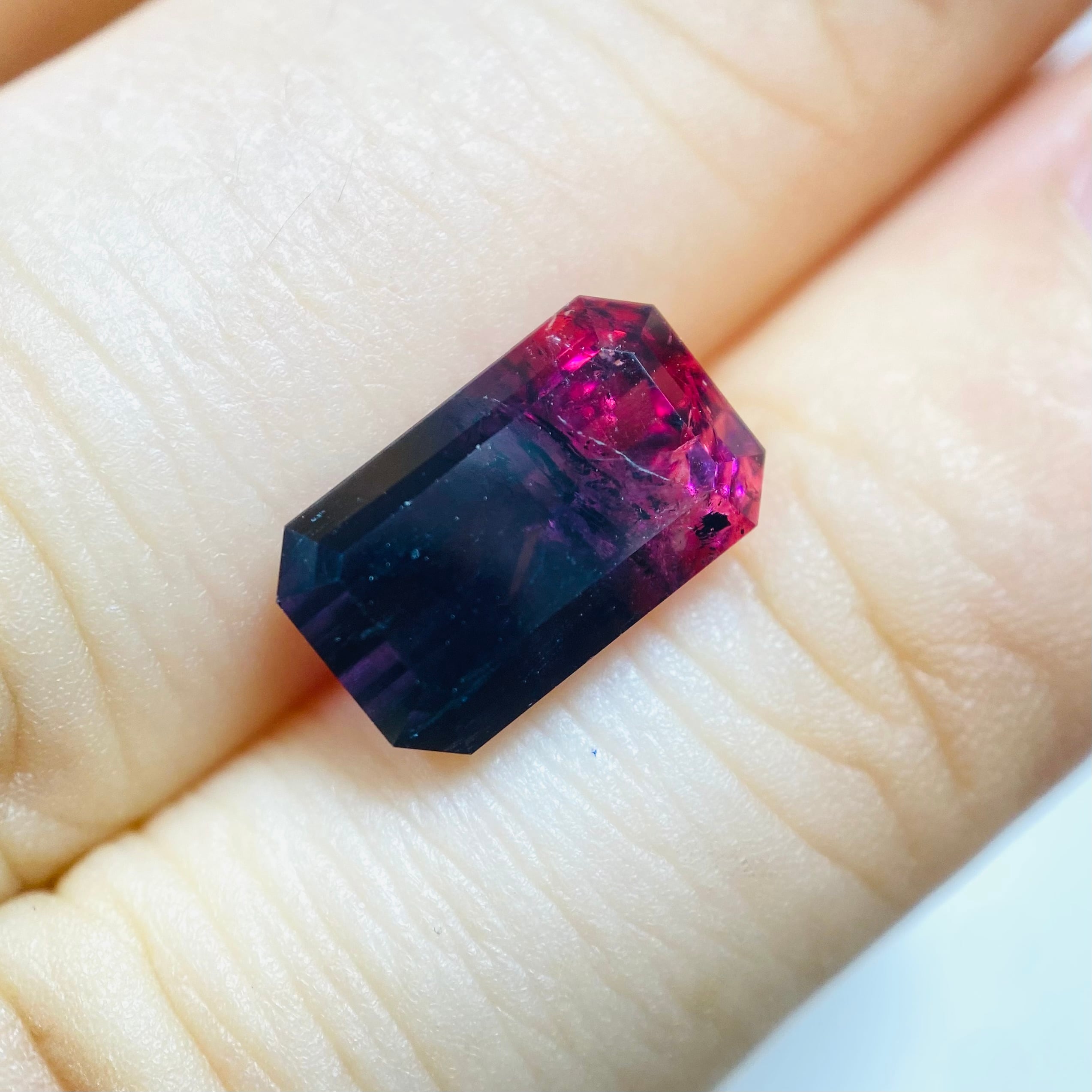 毒々しい美しさのバイカラートルマリン