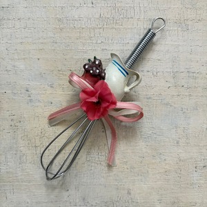 泡だて器のマグネット・ピンク