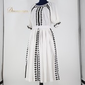 【フォークダンス衣装】ホワイト LOUIS 上下セット ツーピース セットアップ 白 黒 ブラック モノトーン 刺繍 爽やか 可愛い