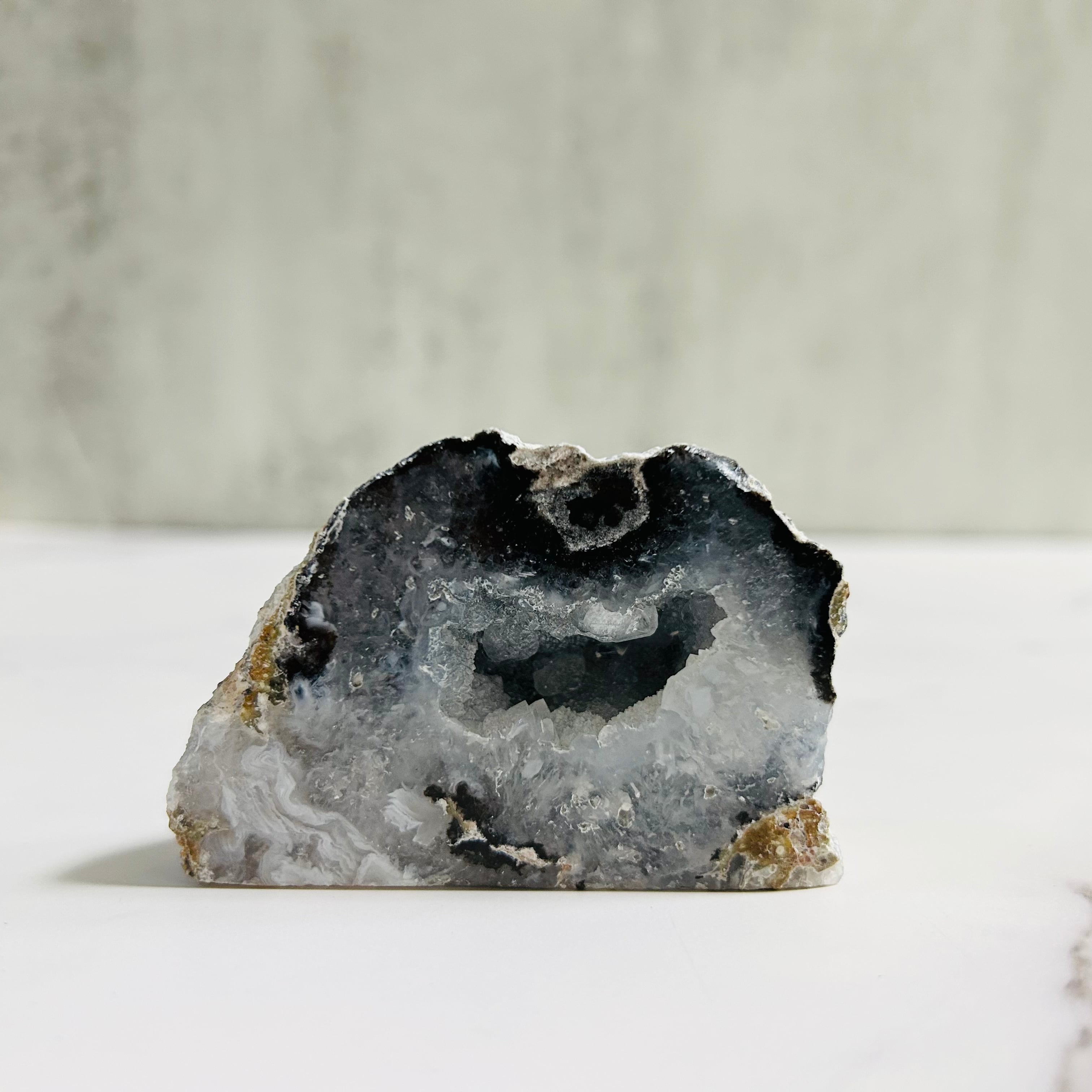 ラピスラズリ　球体　蛍光鉱物　直径約8.5cm重さ約900g ハート　天然石 ラピスラズリ 球体 蛍光鉱物 直径約8.5cm重さ約900g ハート 天然石