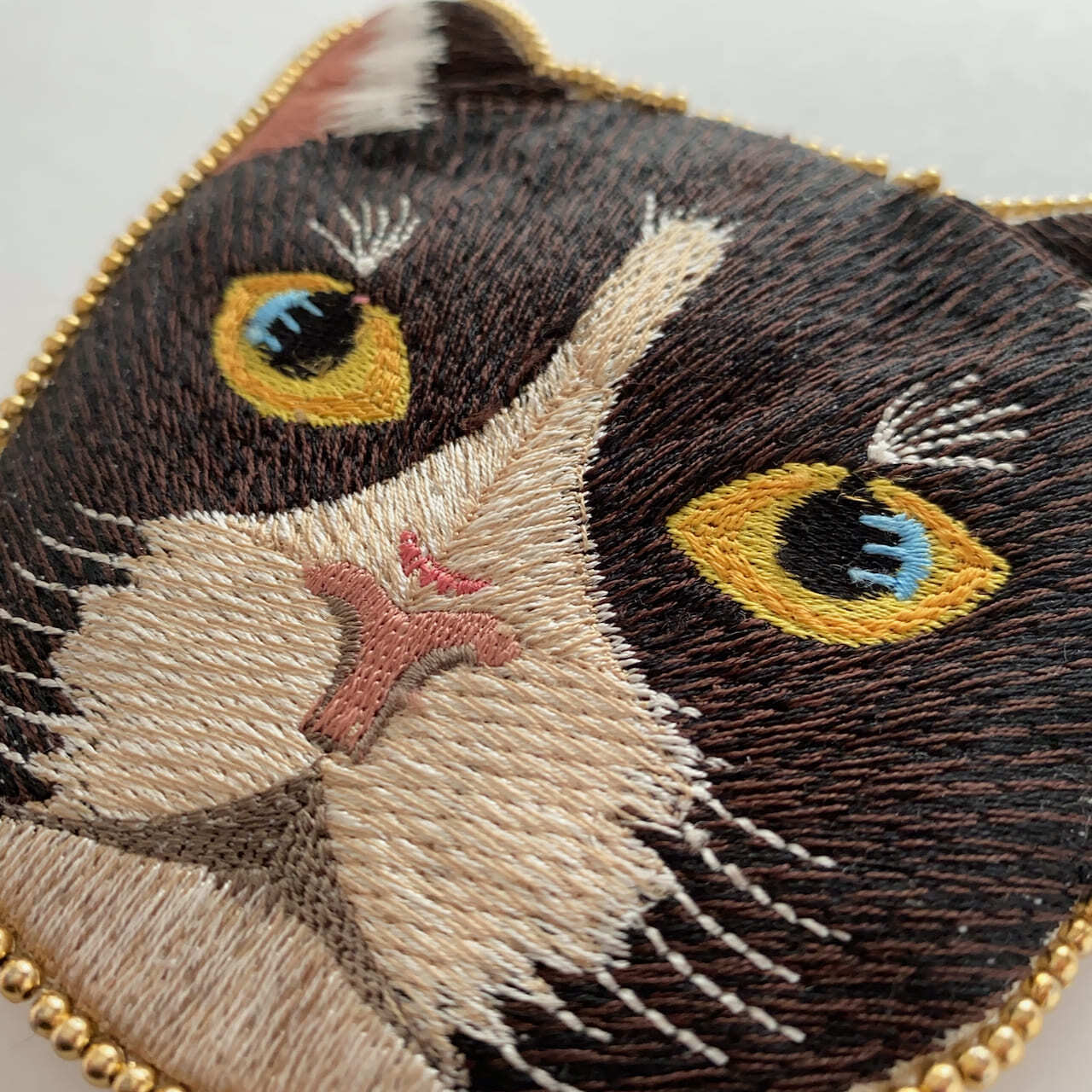 ネコ 刺繍 ポーチ｜Cat Embroidery Pouch | Sensitivity and Boldness