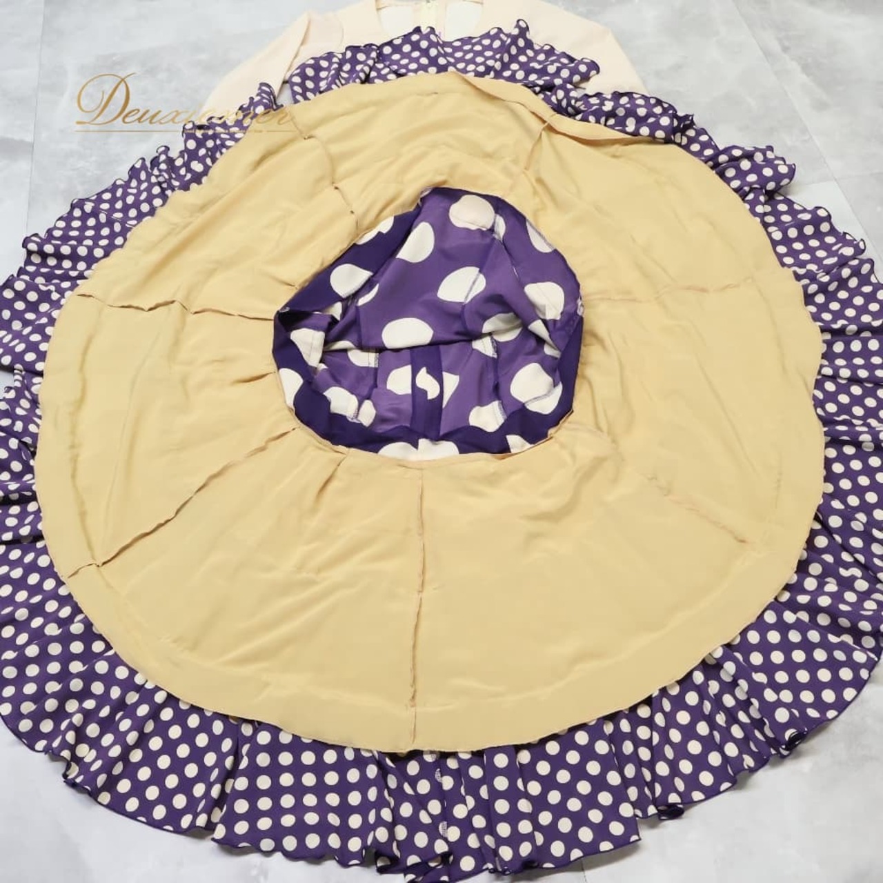 フラメンコ 衣装 エルモサイベリア HERMOSAIBERIA トップス ブラウス ファルダ スカート ツーピース セットアップ ベージュ系 パープル系 ゴールド系 クリーム 紫 水玉 ドット フリル ダンス パーティ 発表会 ダンス衣装 ステージ衣装 舞台衣装 ポップ かわいい レトロ