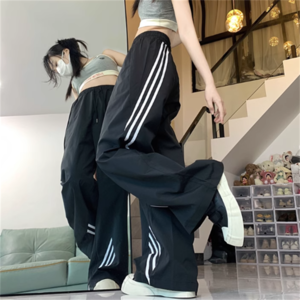 【送料無料】 スポーツウェア ヨガウェア ジャージ パンツ Aライン フレア ポケット 薄手 可愛い 大人可愛い きれいめ シンプル ストライプ しましま ラフ カジュアル コンサバ 華やか 大人 おしゃれ こなれ感 春 秋 20代 30代 40代 レディース 女性 休日 お出かけ 買い物 日常使い 普段使い スポーツ ヨガ トレーニング ジョギング ランニング 部活 運動 ジム ストレッチ フィットネス ファッション 紐 韓国系 オルチャン 楽ちん 体型カバー 定番 プチプラ 着痩せ インスタ映え