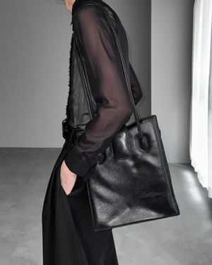 leather shoulder bag / black