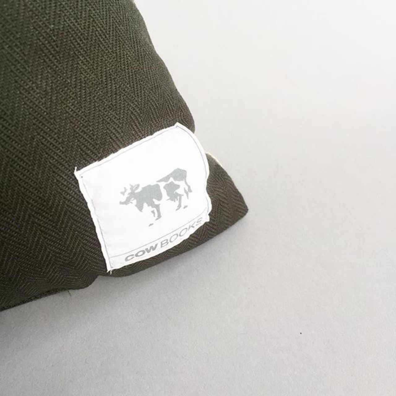 COWBOOKS / READING CUSHION / BROWN CHECK / カウブックス / リーディングクッション / ブラウンチェック