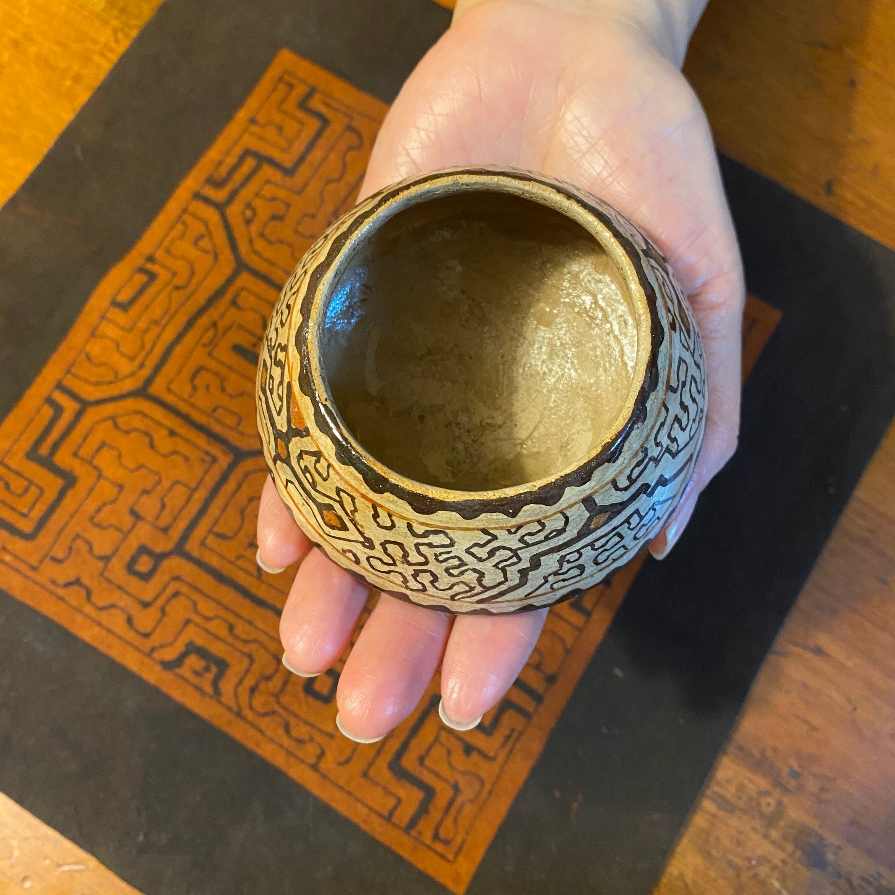 シピボ族の壺 白小型 南米アマゾン先住民族の民芸 | アマゾン屋 シピボ