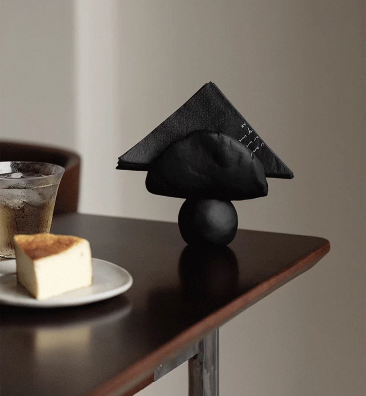 STONE MUSHROOM HOLDER