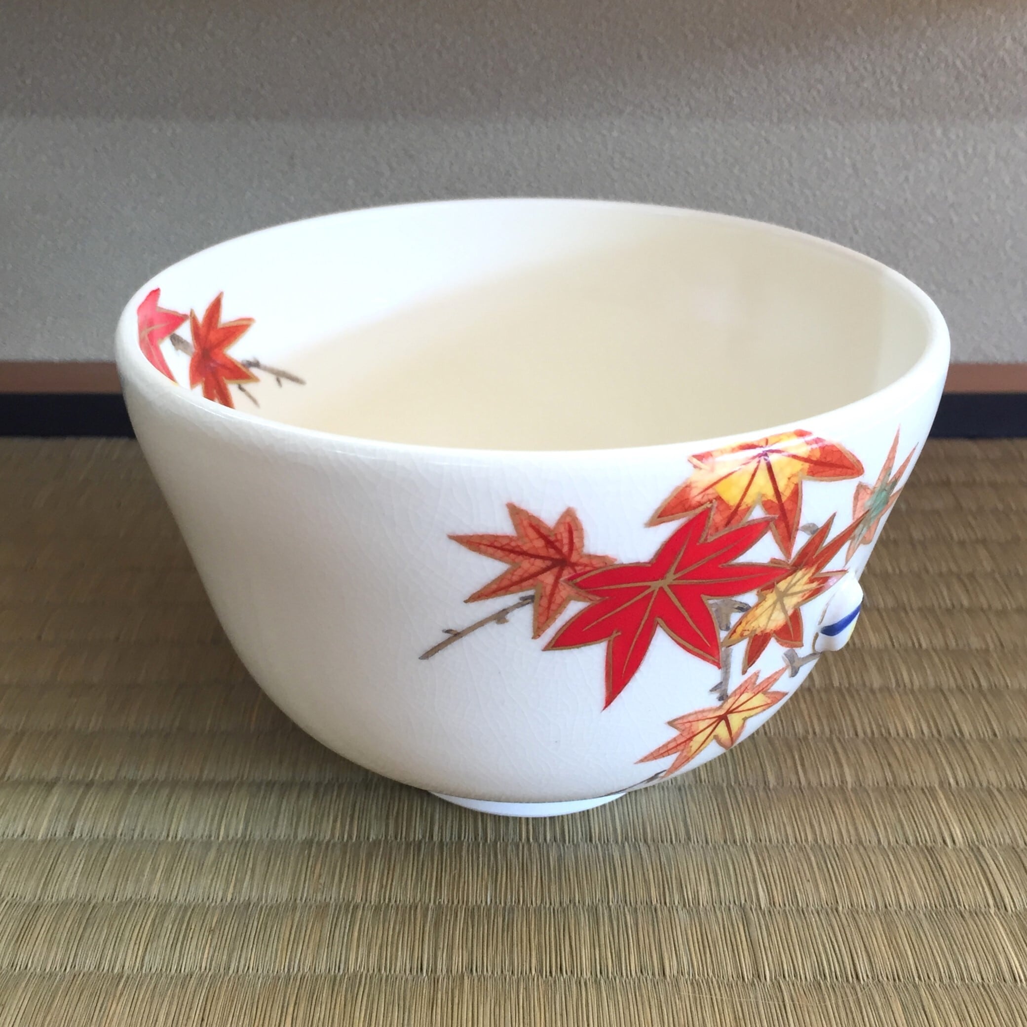 【茶道具】京焼　小手鞠窯　並川昌夫造　紅葉流水図　茶碗