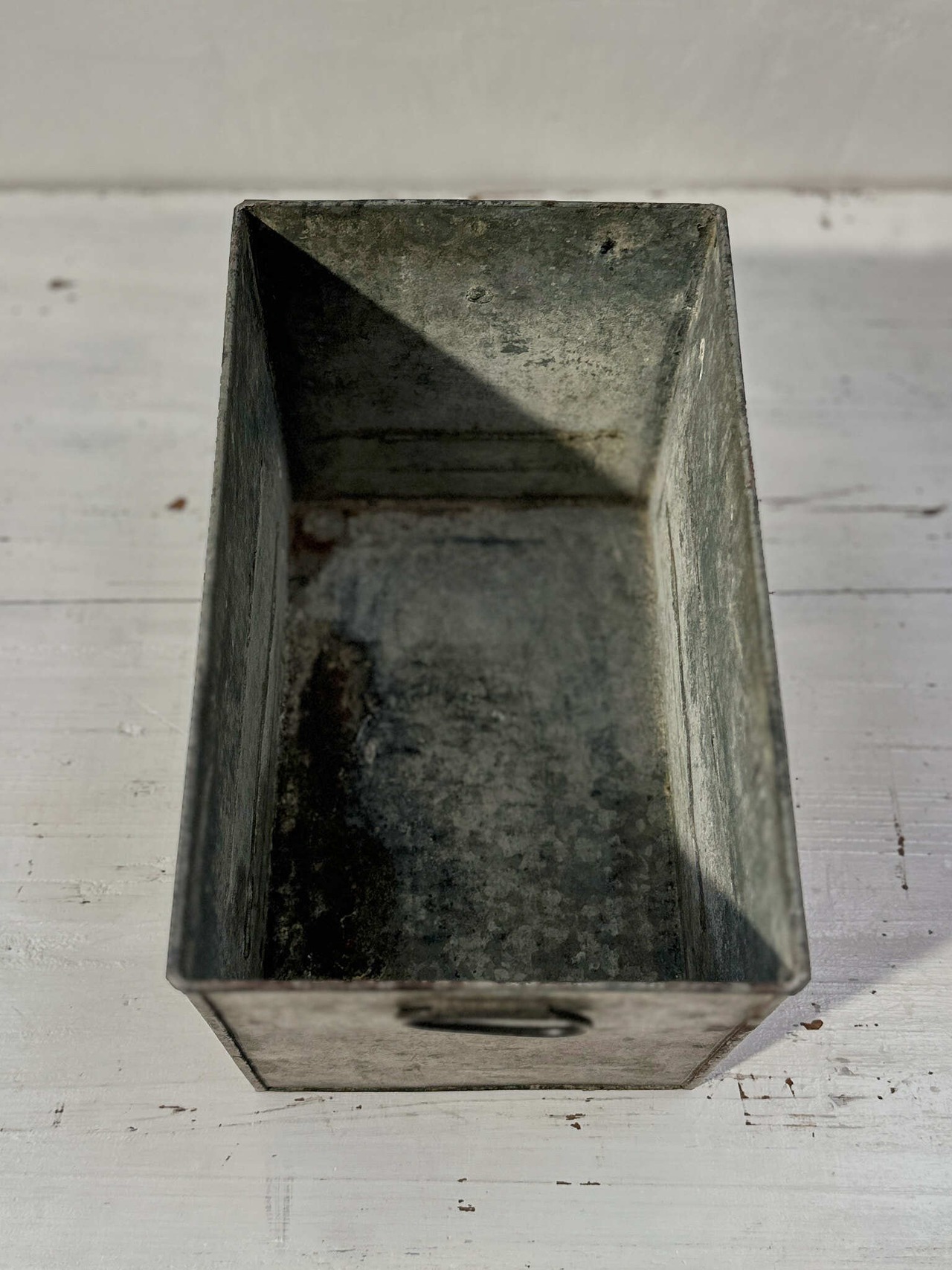 楕円取っ手のブリキ蓋付きボックス