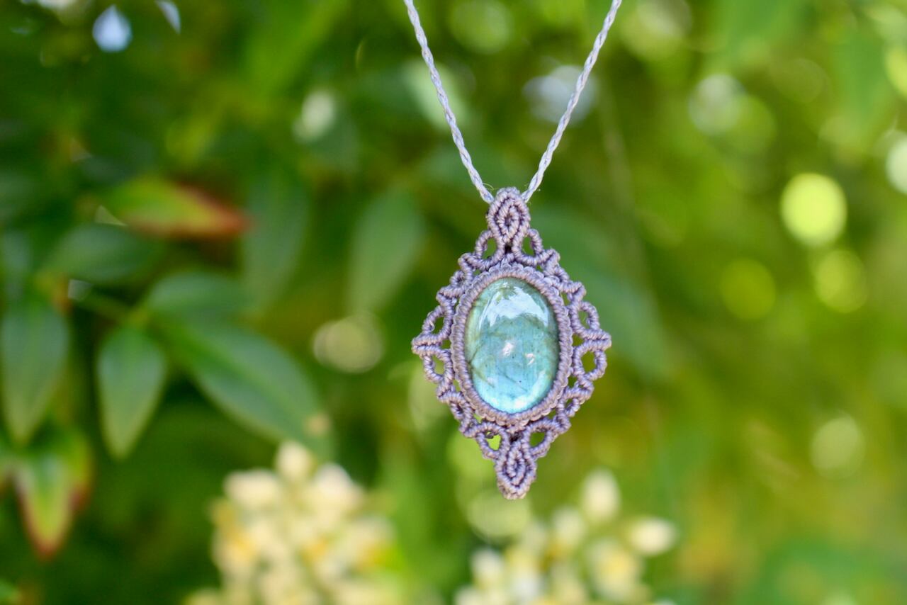 Labradorite micro macrame design pendant
