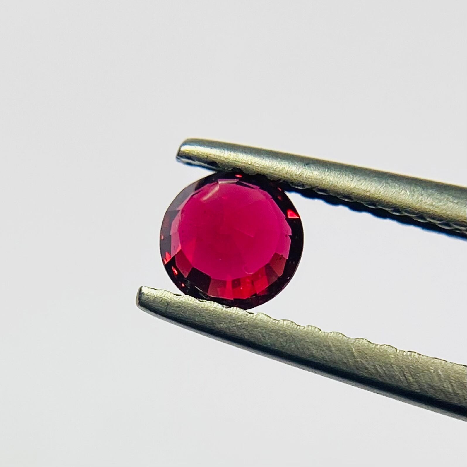 クラシックな王道レッド　ミャンマーモゴック産レッドスピネル