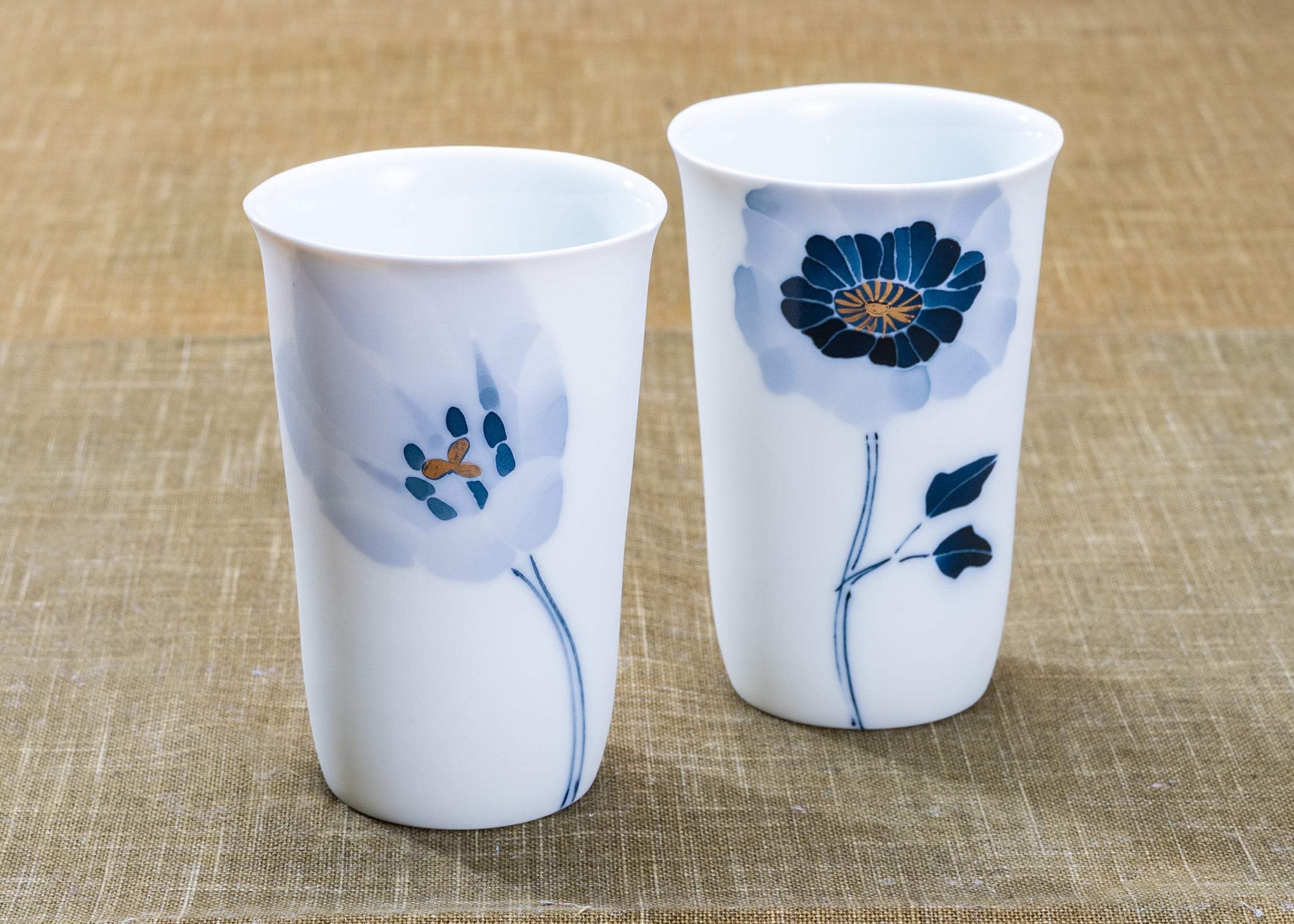 花咲く　乳白青被せ花縁　中鉢 捻草花汲み出し | 京の器 竹峰窯 Chikuhougama -