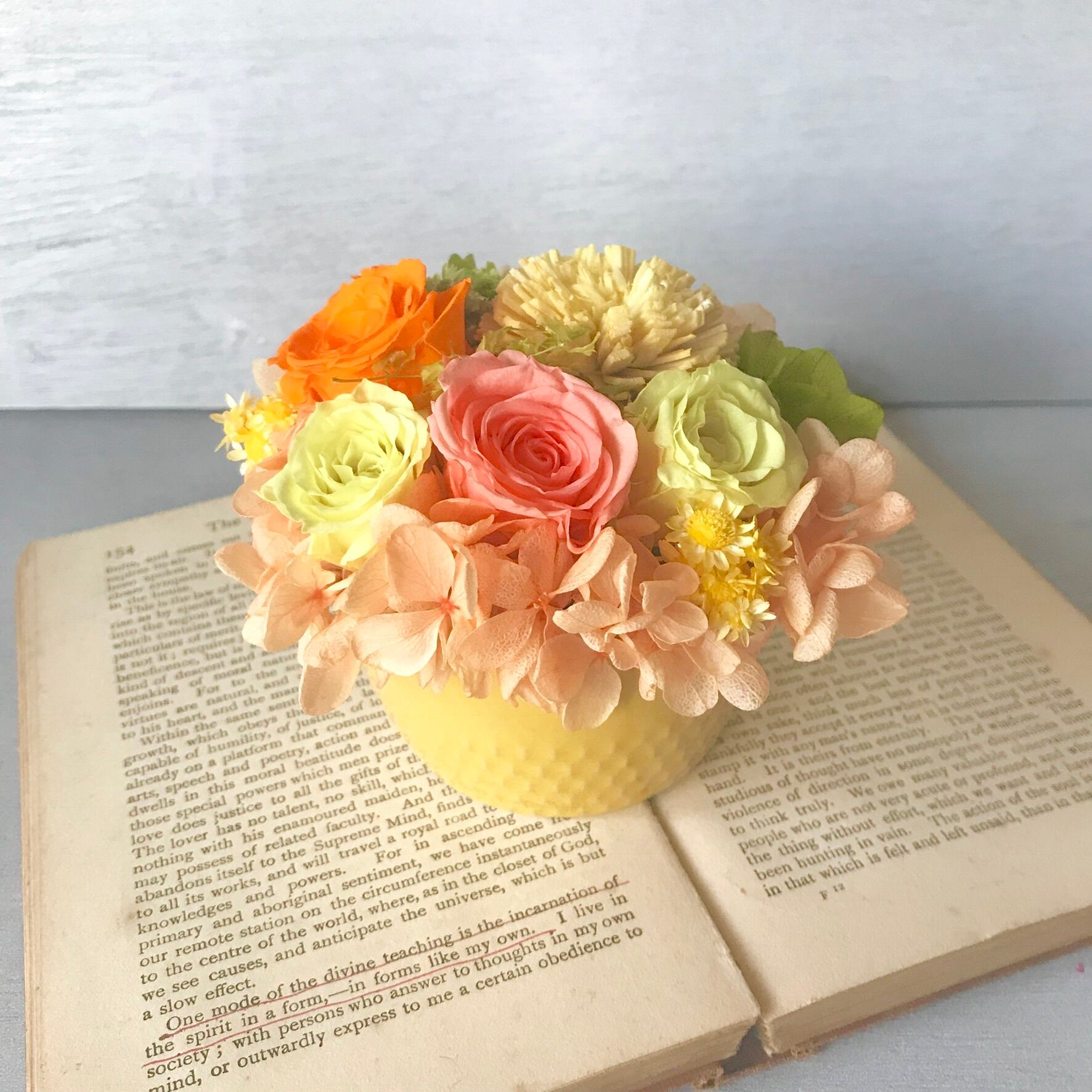 ☸オレンジダリアとバラの正月飾り しめ縄リース 花飾り☆謹賀新年