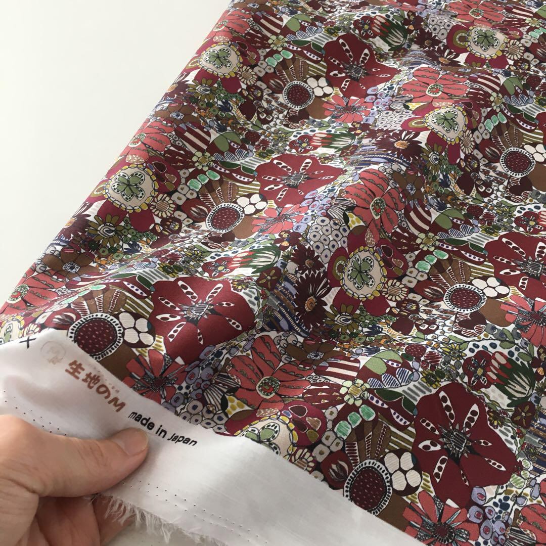 158000円高級イタリア製綿ローン生地 黒地 白花柄 161｜手芸素材・材料 