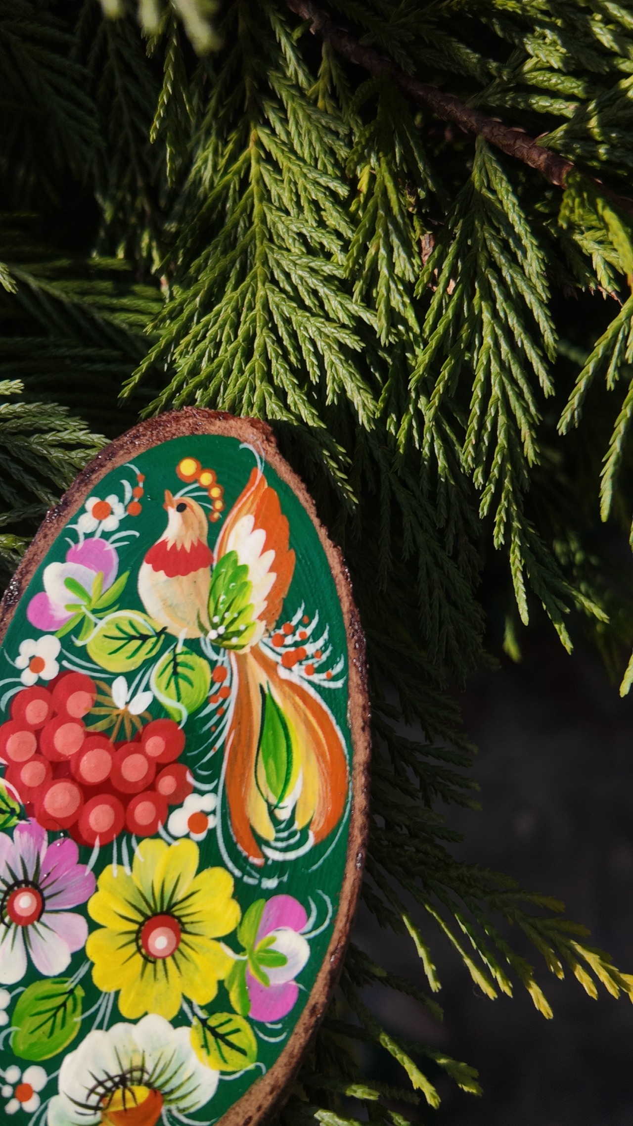 ウクライナ伝統絵画 ペトリキウカ塗り 木製ブローチ（ホメンコ作） - 2