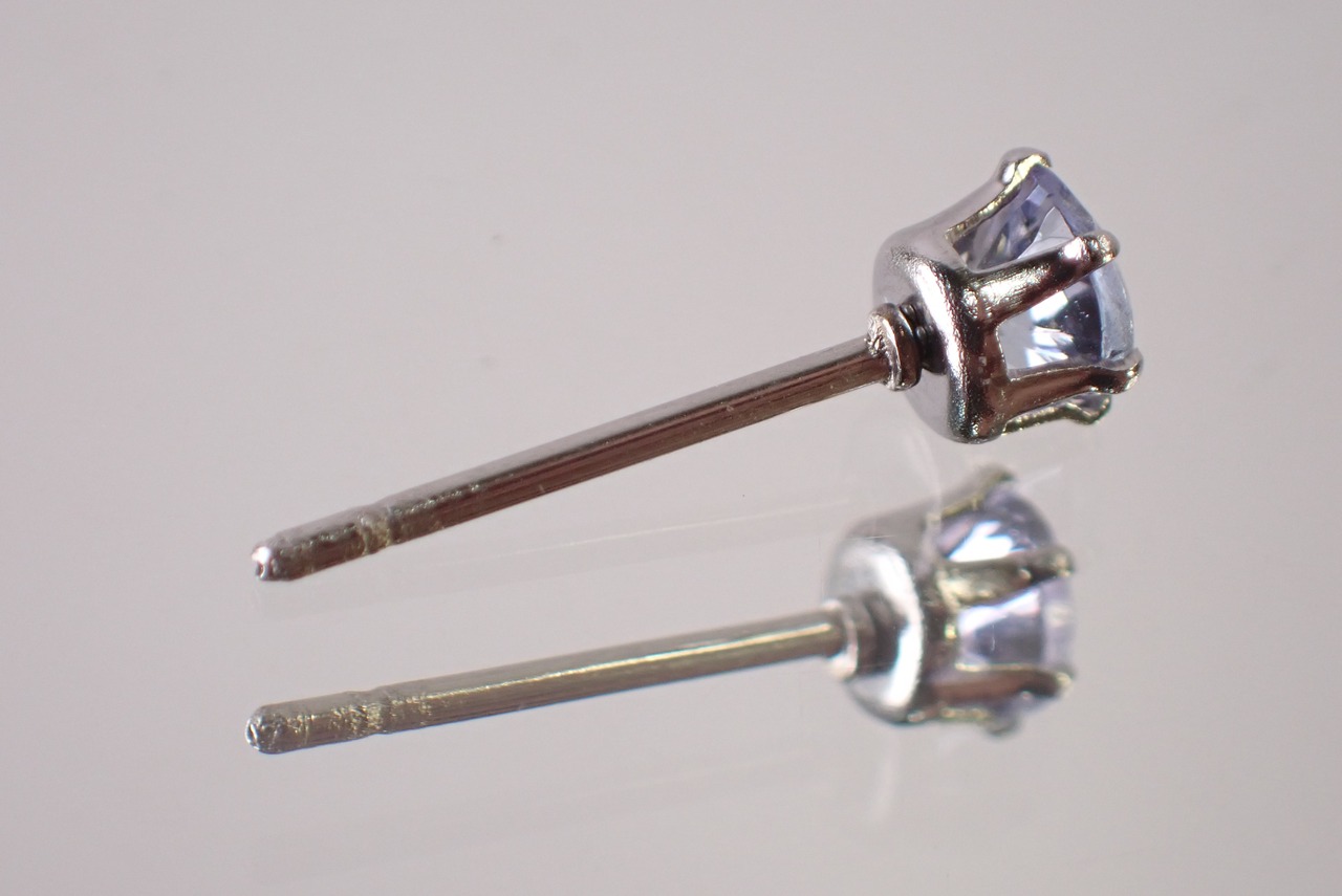 タンザナイトピアス　約4mm　[D9-122]