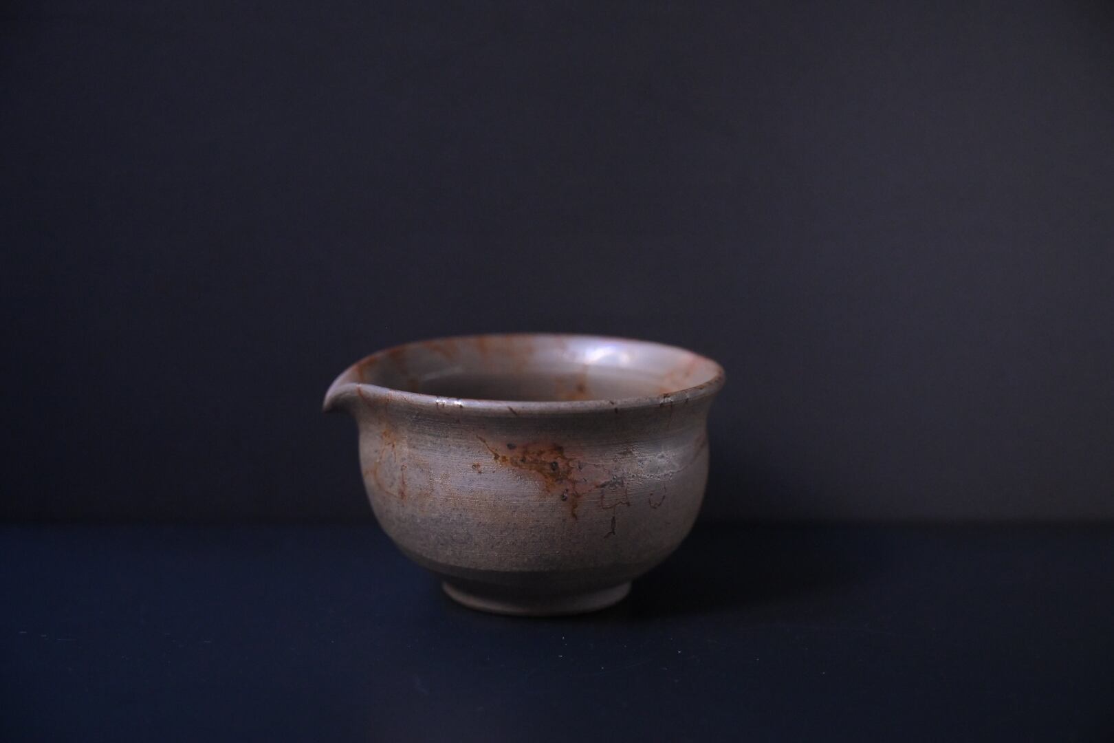 谷川仁・白泥藻掛け 茶銚 | 鎌倉倶楽部 茶寮